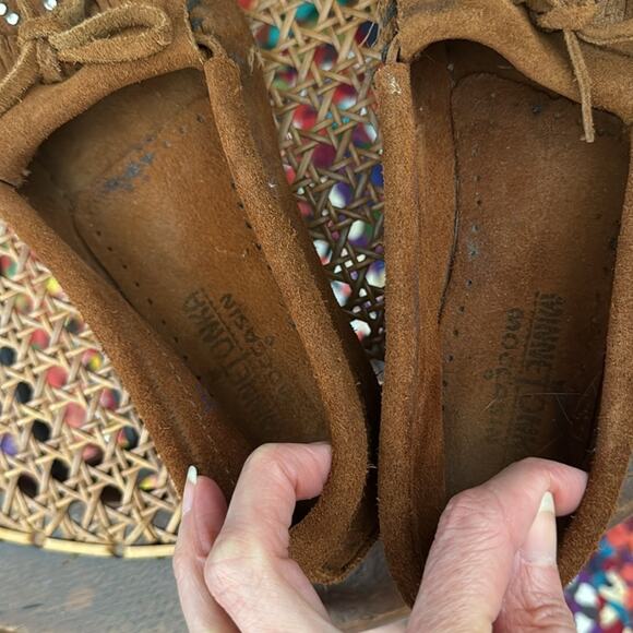 Minnetonka Tobacco Suede Peace Moc Loafer Flat Shoe - Picture 5 of 7